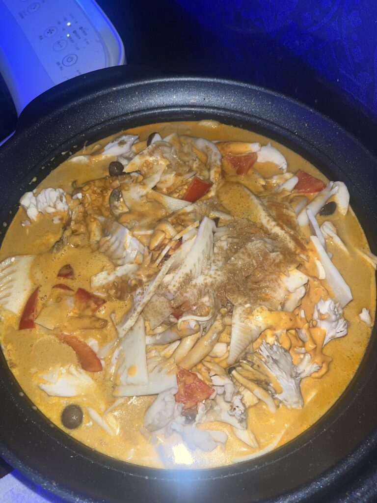 タイ風バラ軟骨カレー